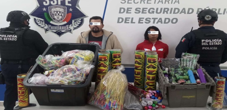 Detienen en el Centro a pareja con más de 6 mil juegos pirotécnicos