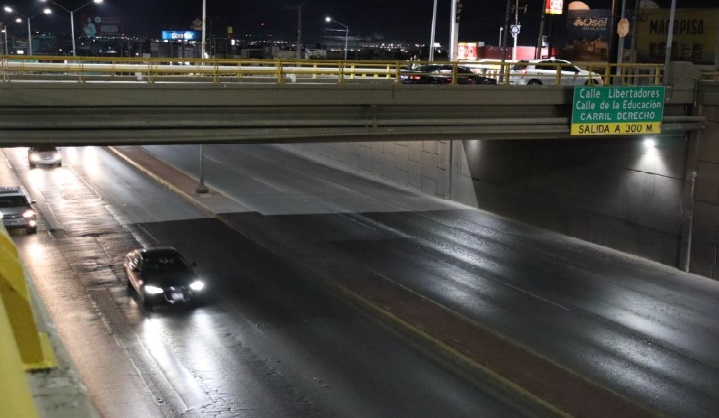 Sustituyen luminarias de siete puentes de Chihuahua capital