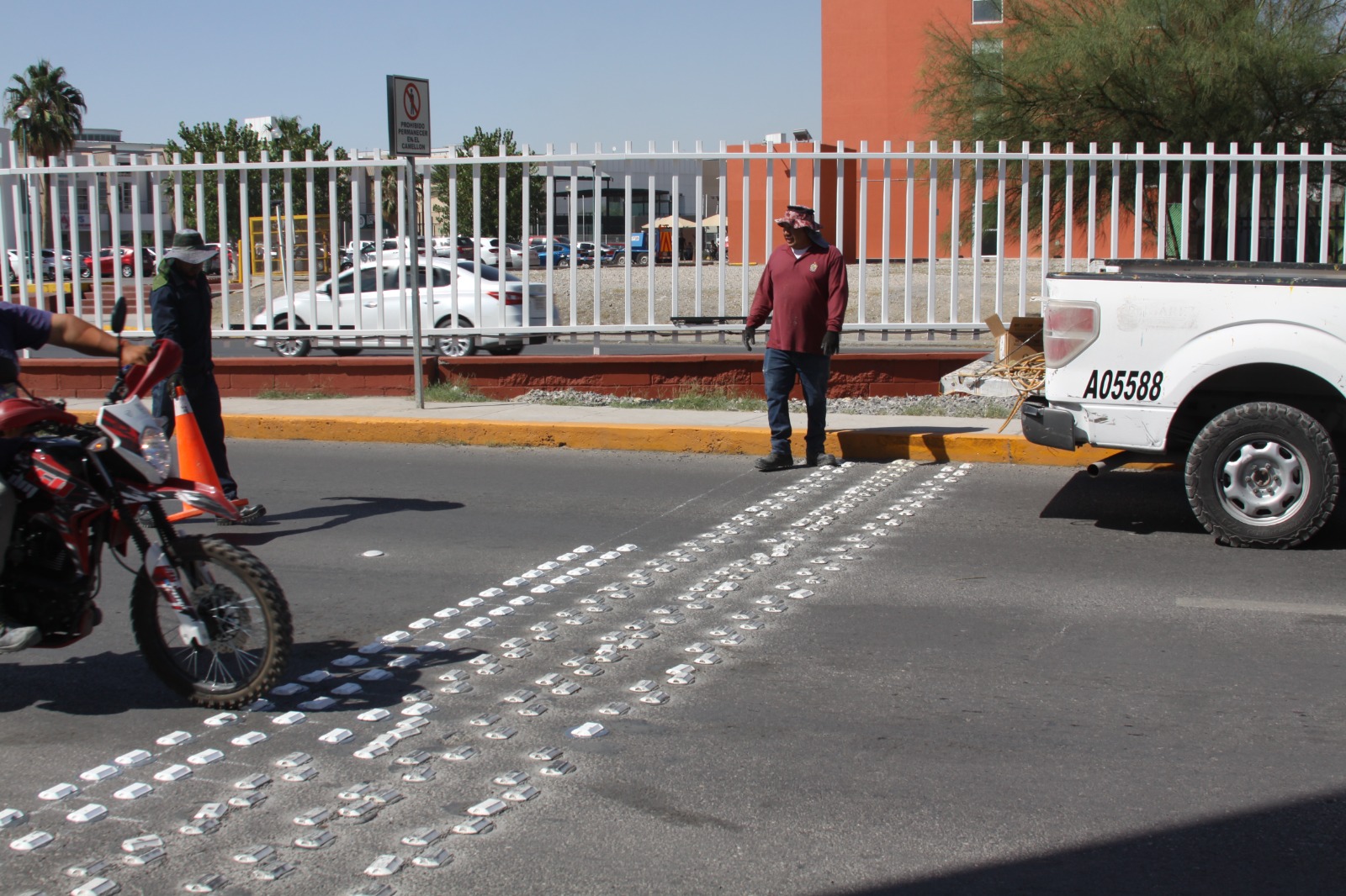 Instala Control de Tráfico reductor de velocidad frente al Consulado de Estados Unidos