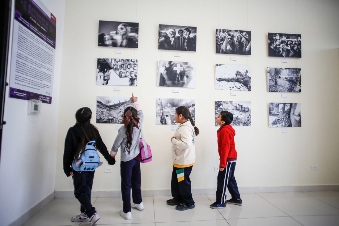 Alumnos de la Primaria Miguel Ahumada exploran el Museo de Arqueología e Historia de El Chamizal 