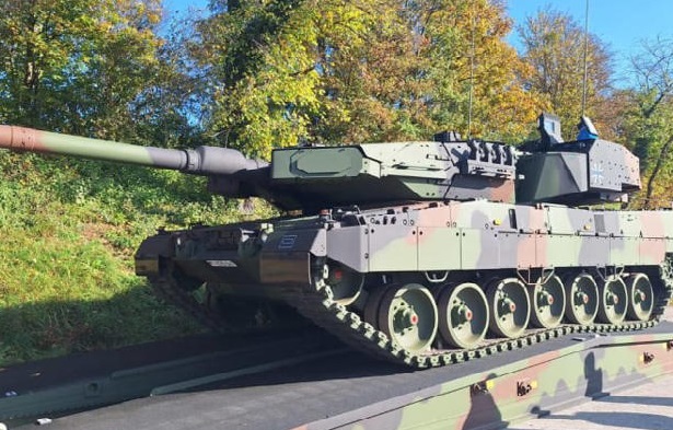 Estrena Alemania su primer tanque “Leopard 2” con defensa israelí