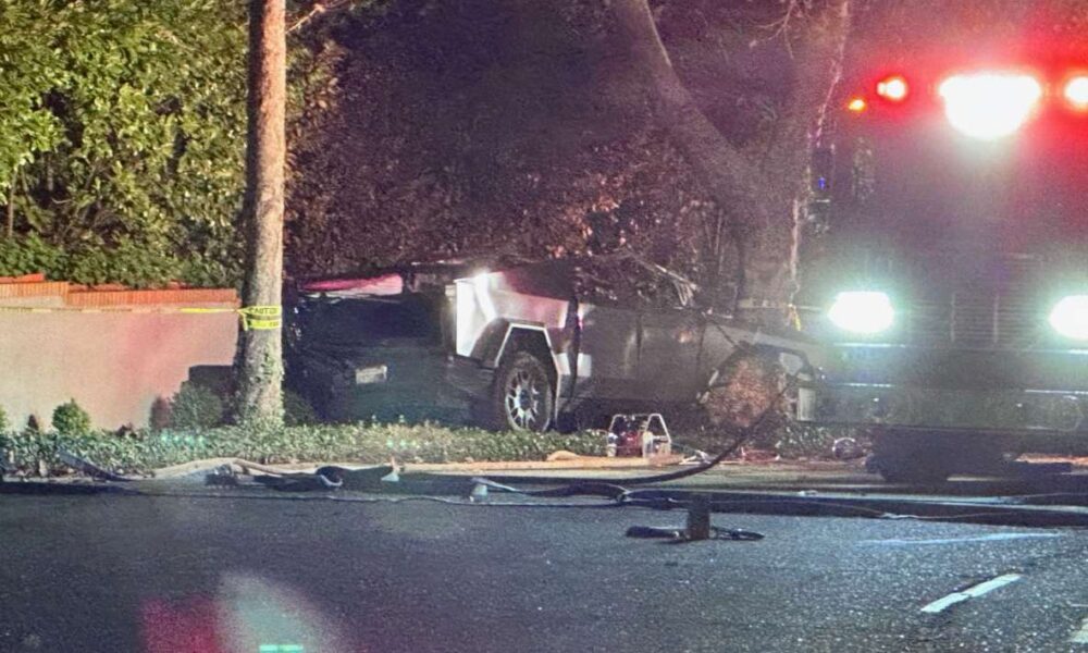 Choque con Tesla Cybertruck deja tres muertos y un herido 