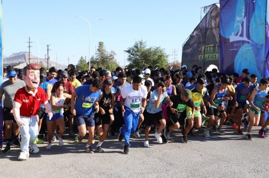 Festeja la UACJ su 51 aniversario con una carrera pedestre