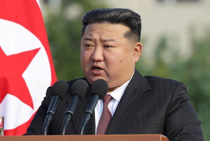 Acusa Norcoreano Kim a EU de avivar la tensión y advierte de una guerra nuclear, según KCNA