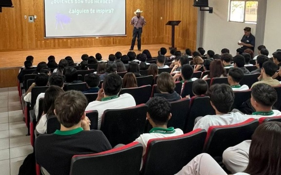 Motivan a jóvenes del Conalep a tomar las riendas de su vida