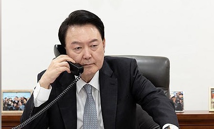 Condenan Yoon y Zelenski fuertemente la cooperación Pyongyang-Moscú en una llamada telefónica