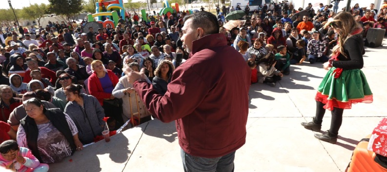 Convive alcalde con Delicienses en posada de la macroplaza