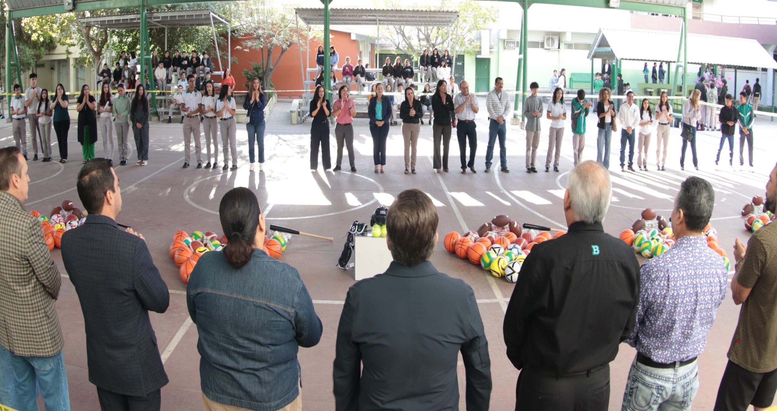 Entregan equipo deportivo a los COBACH; benefician a más de 22 mil estudiantes