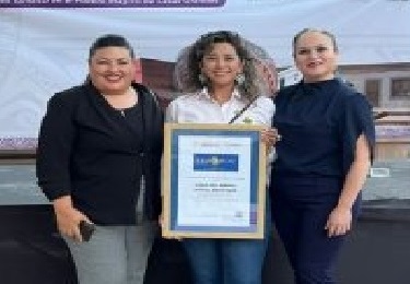 Recibe egresada de la UACJ el prestigioso premio “Tesoros de México” en turismo