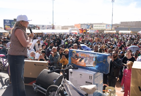 Se compromete gobernadora a seguir trabajando por las familias de Parral