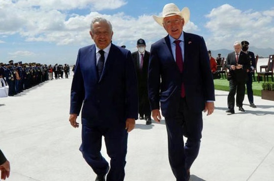 Asegura Ken Salazar que AMLO “no quiso aceptar apoyo de los EU, cerró las puertas a inversiones por 32 mdd”