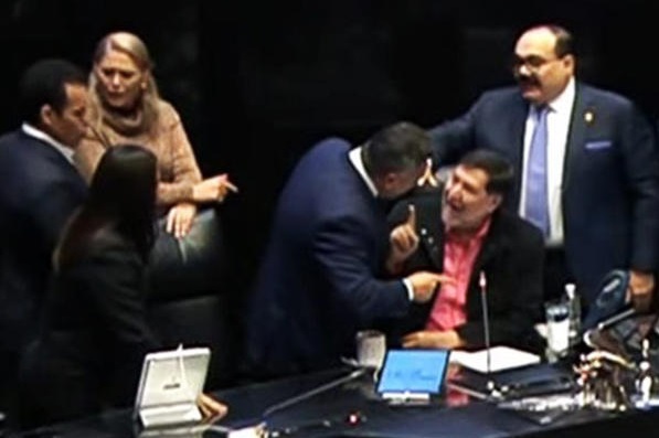 Encontronazo entre Noroña y Alito en el Senado; “No me ponga el dedo encima”, “date a respetar”, disputan