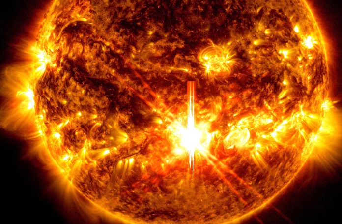 Capta la NASA impresionante llamarada solar, la más fuerte de este ciclo