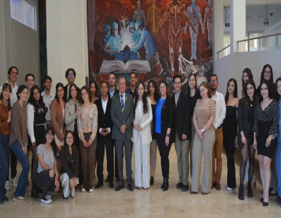 Rinde protesta la Sociedad de Estudiantes de Medicina de la UACH