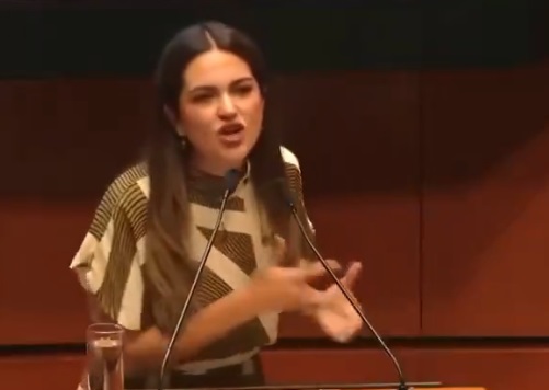 Llama Lily Tellez “vulgarcita” a Andrea Chávez durante su discurso por la reforma en materia de bienestar